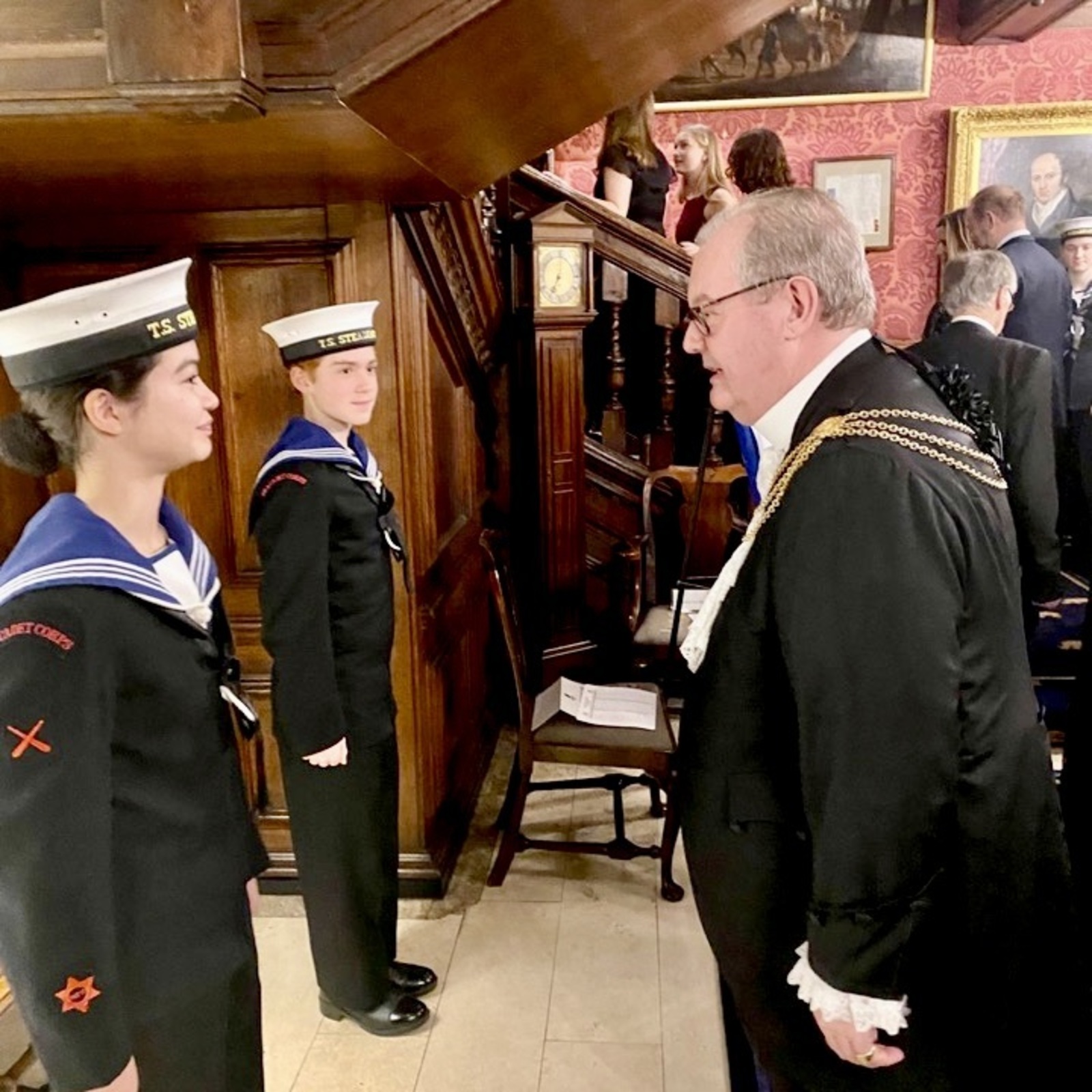 24 Oct 22 - Chatting to the splendidly turned-out carpet guard at the Management Consultant’s Dinner at Apothecarie’s Hall