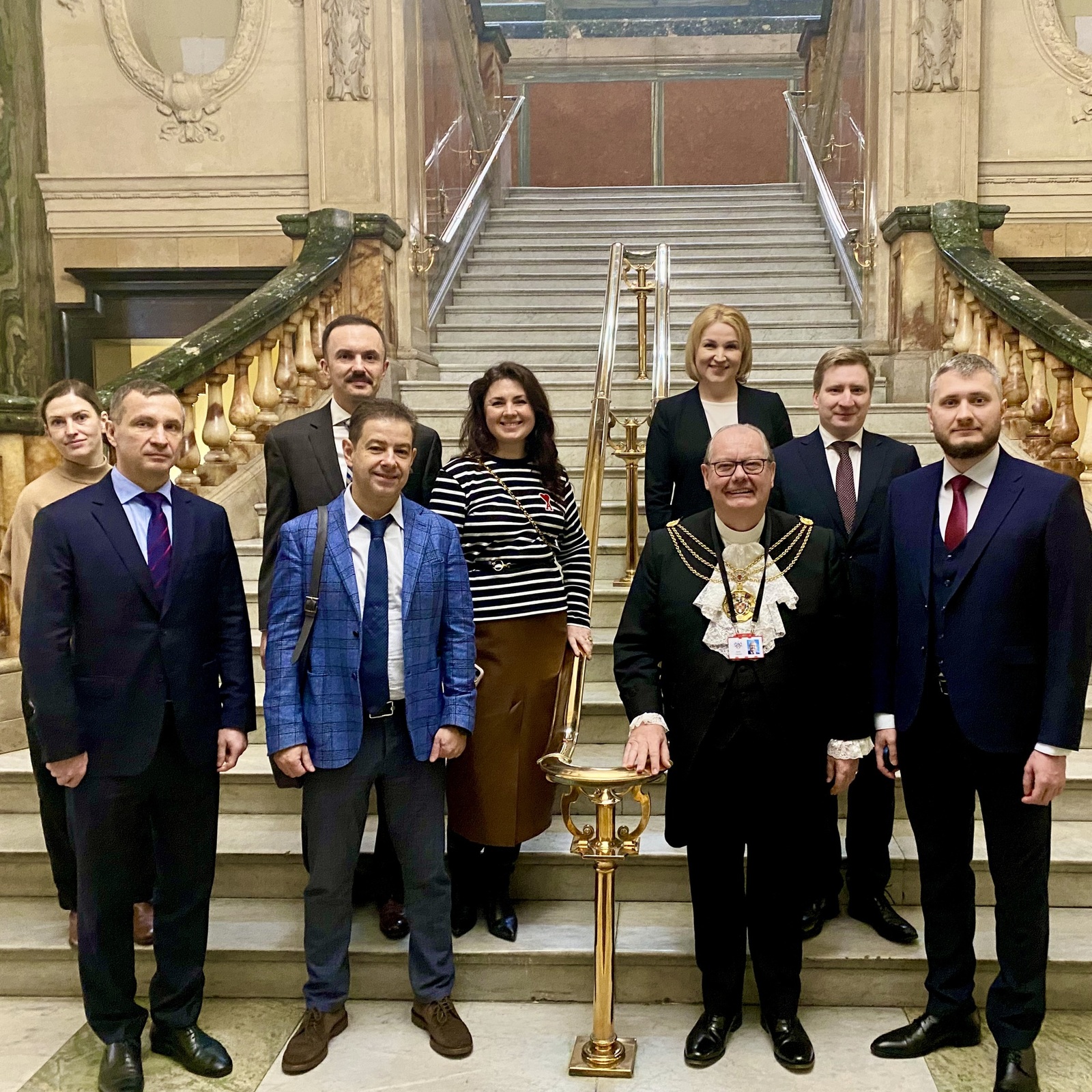 22 Feb 23 - A pleasure to renew friendships and host a senior delegation from Kyiv at the Old Bailey. Discussions included the rule of law and its importance in facilitating international trade. 
